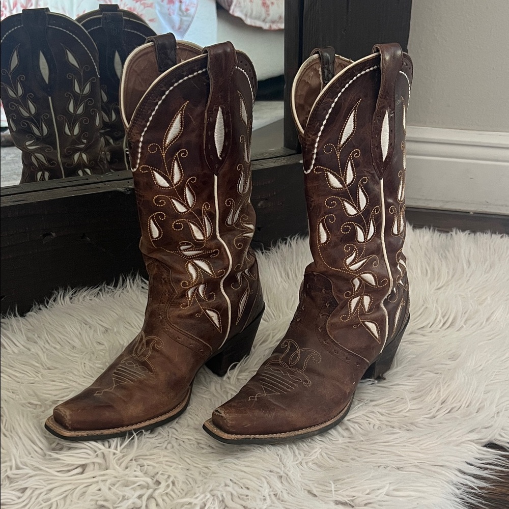 Ariat Brown Western Embroidered Boots